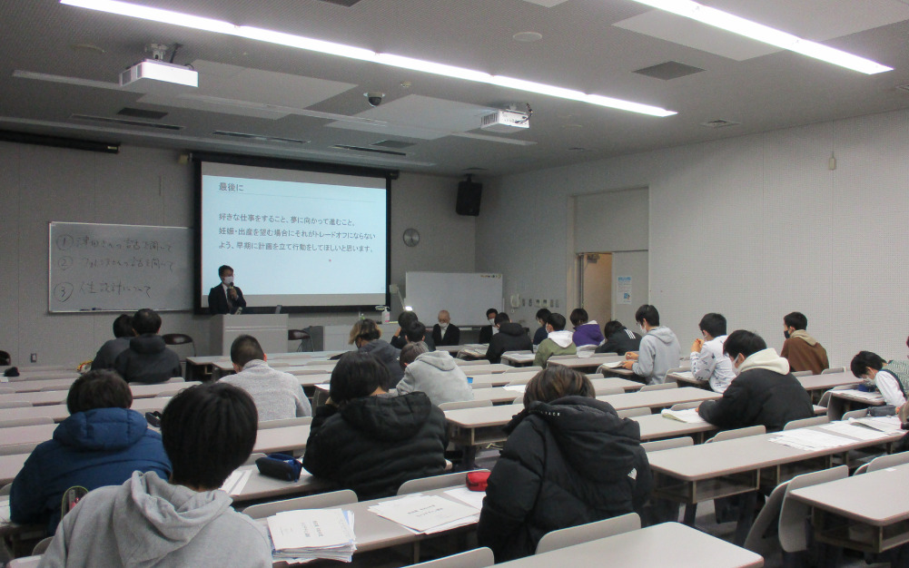 秋田県立大学秋田キャンパス・本荘キャンパスにて「生殖知識をライフデザインに取り入れる講座」を開催し、講師を務めさせていただきました。